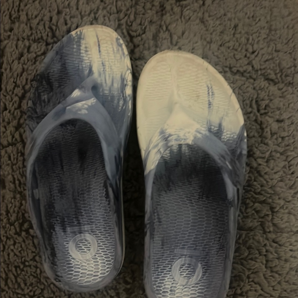 OKA b. Blue and White flip flop wore 1x